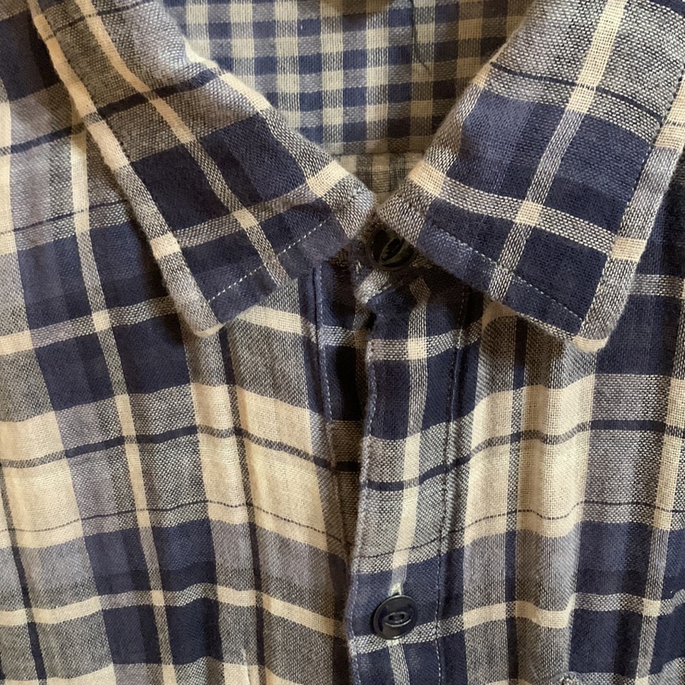 Light weight button down - Picture 2 of 5